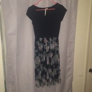 Scoop neck flower dress